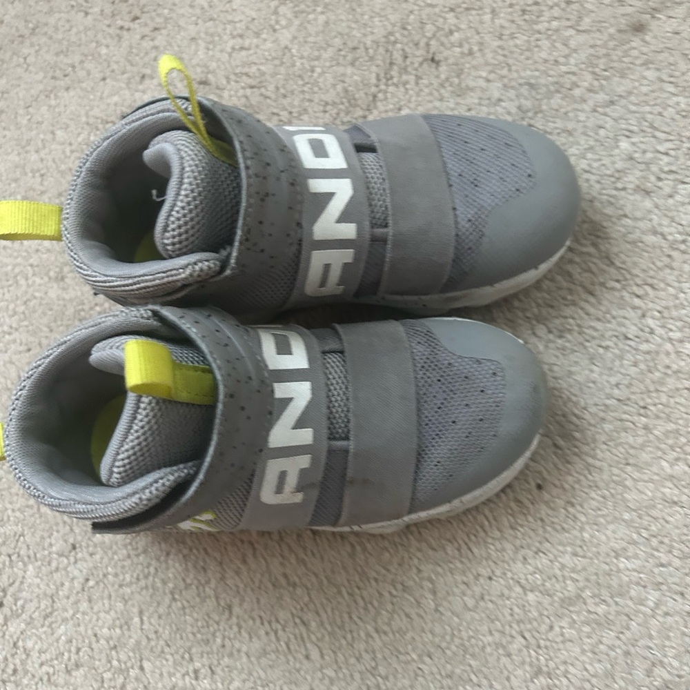AND1 Kids Sneakers basketball in Gray and Yellow